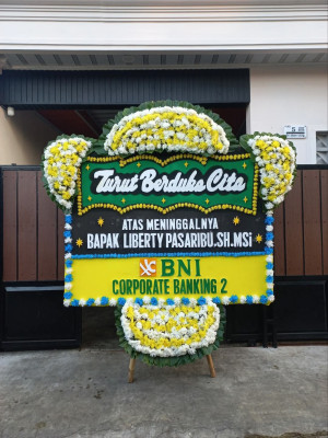 Papan Bunga Duka di Balongbendo