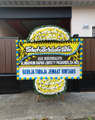 Papan Bunga Duka di Balongbendo