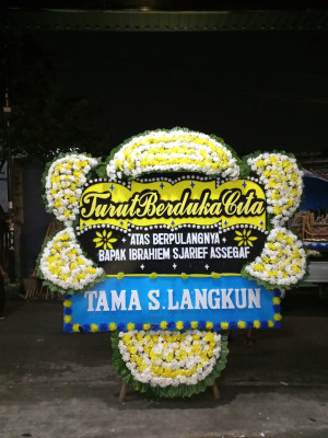Papan Bunga Duka di Balongbendo